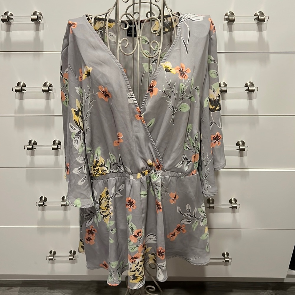 Torrid flowy short sleeve top, size 1X